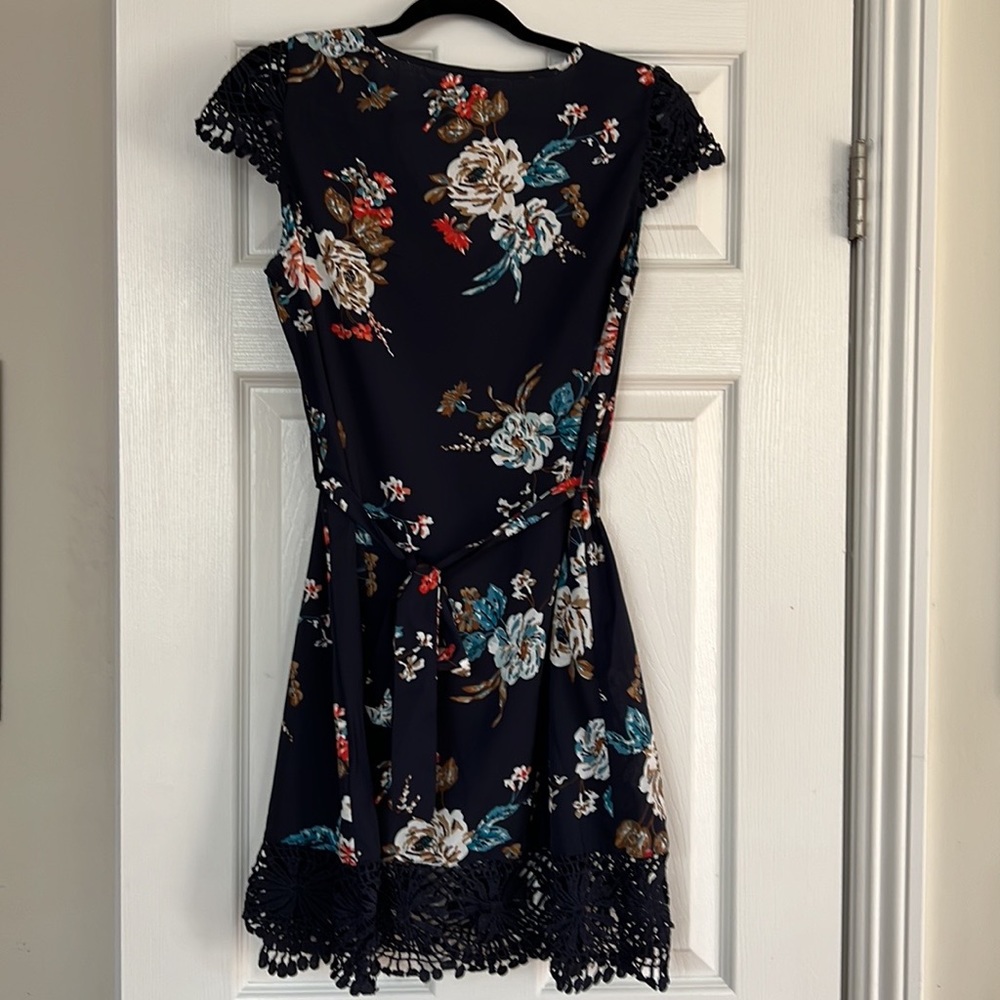 NWOT SHEIN Dress Size Small Navy Blue Tie Belt Floral Lace Crochet V-Neck Flowy - Picture 8 of 15